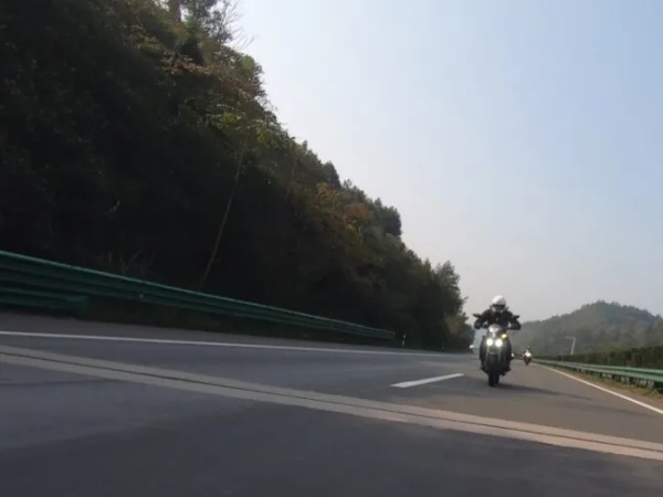 һǧ������٣���������XCR300��