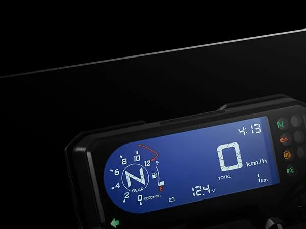 CB400F������У�׷��ԦӰ