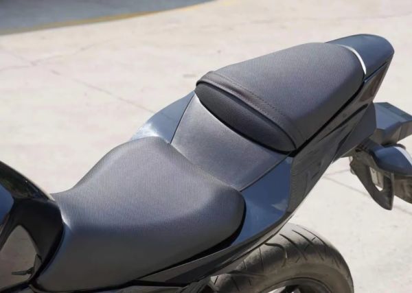 ������ľ��ССR�� 2021��GSX250R-A��������