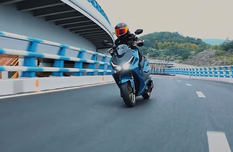 ������Yang ��Ȥ���� ����KYMCO-KRV 180