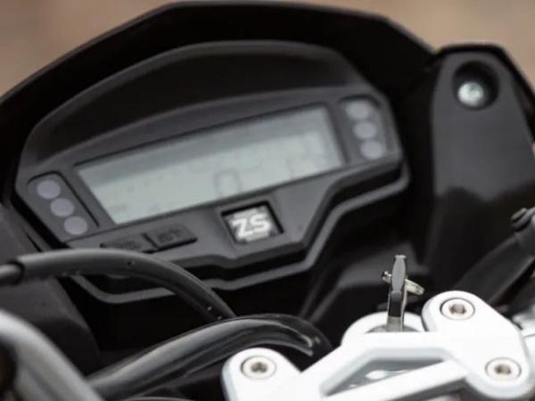 ����250X�Լݱ��棺�������ֵ�����ֵĹ�·ԽҰ���ó�