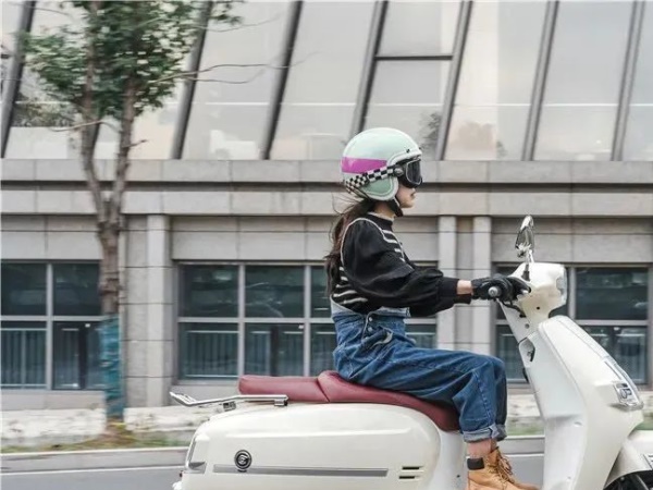 ��ʷ׳ʣ��������ϡ������ꡤ��������̤�����У����͸���