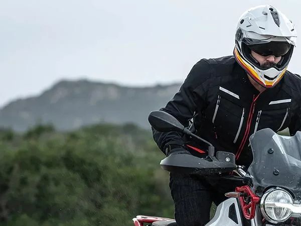 ֮·  Moto Guzzi V85 TT