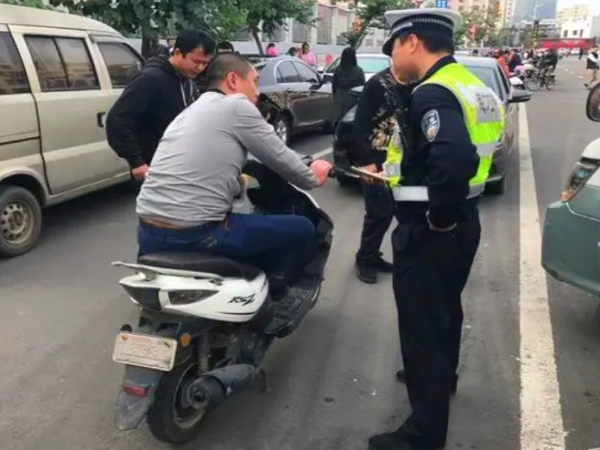 ���綯Ħ�г���Ҫ��ʻ֤��