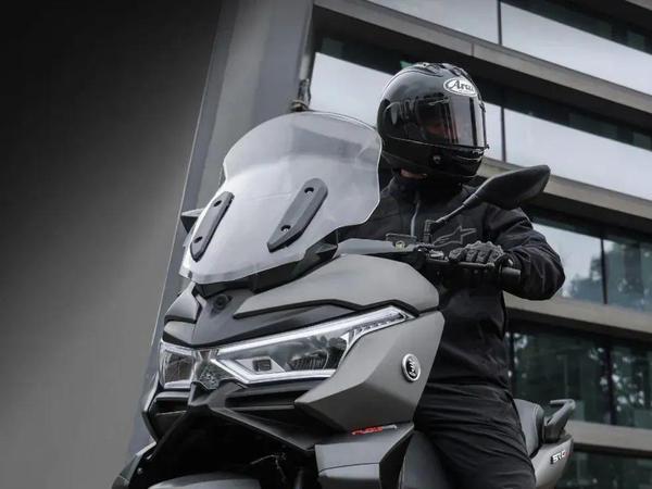 350cc��̤���١����𡱣��޼��°�SR4 MAX��9000��31766Ԫ��