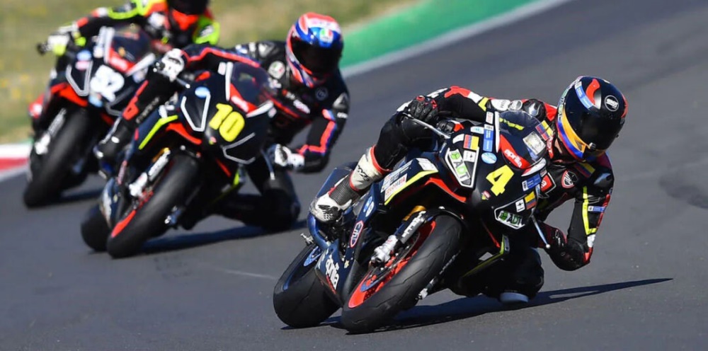 �����˵�ѡ��Aprilia RS 660 Trofeo�׼�