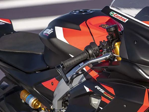 �����˵�ѡ��Aprilia RS 660 Trofeo�׼�