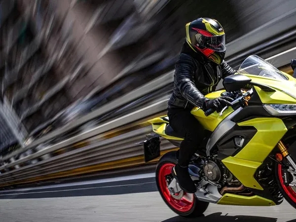 �������鼤���Ԧ APRILIA RS660
