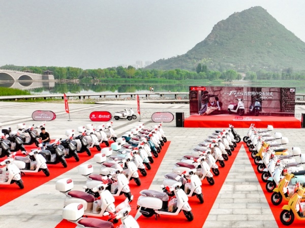 һ������-����F125����ʢ�磬ȫ��180��368�꽻����ʽͬʱ����