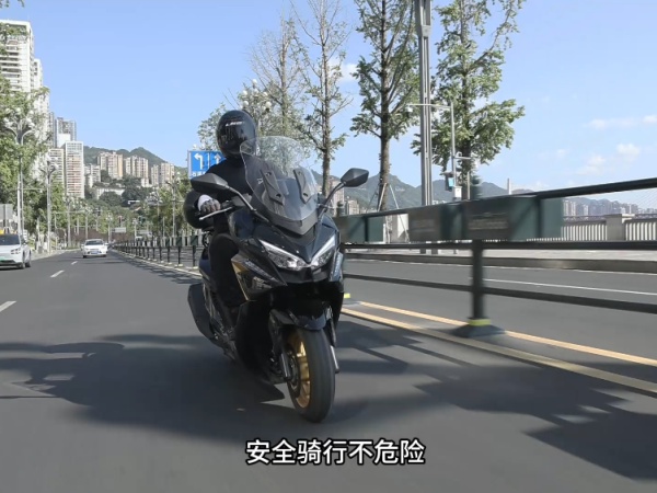 Ħ�����ڼ�������Ħ��ף������а�ȫح�ʹ�����İ�ȫ��ʻ