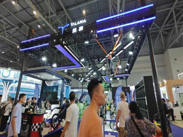 Ϊרҵ������Ҷ�������̽��Я����Ʒ��չ