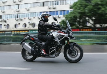 
����Ħ�ã����̿����������׿����ADV�߽�Hawk1000��