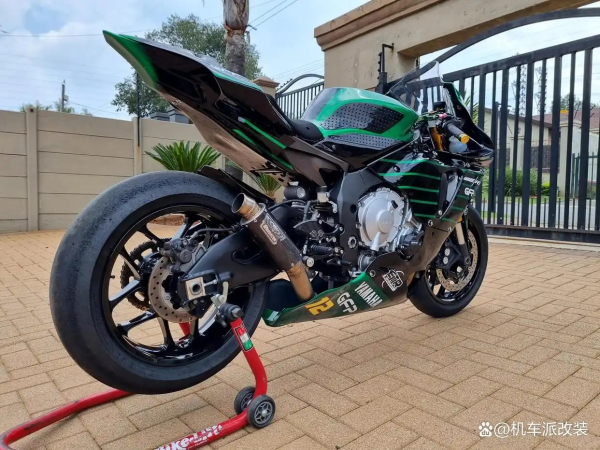 йɴζ YZF R1