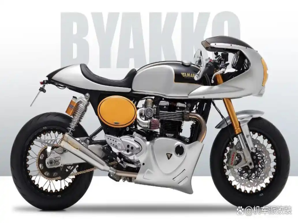 ׻ Thruxton RS