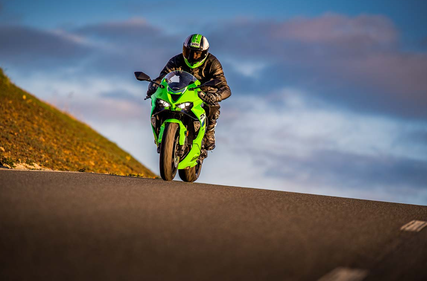 川崎发布2026款Ninja_ZX-6R，新色上身，智联升级-两轮视界