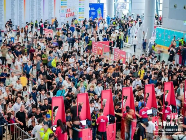 2025�й�Ħ����𱬿�Ļ��