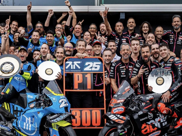 MotoGP�Ĵ�����վ��ҫʱ�̣�Aprilia˫�۲��𣬹���300ʤ��̱���