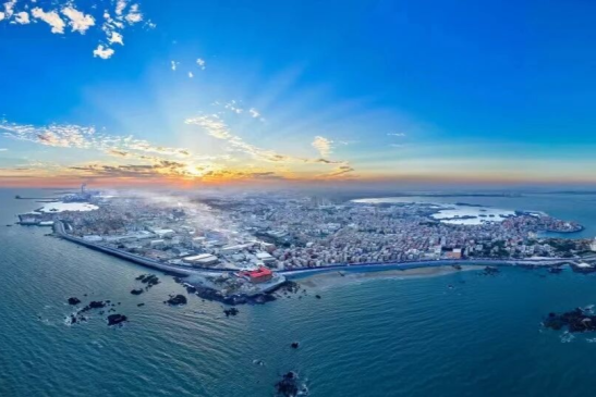 ά������VICTORIA 10.25 Ȫ�������ذ���Ϯ���򿨻ƽ𺣰��������£����к��ʴ������ͣ��