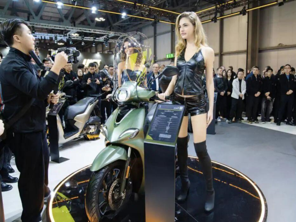 2025����Ħչ���޼�Я�ذ���Ʒ�����82������Ħչ��˫��̤�循�޵ǳ���