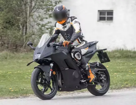 �������ϣ�KTM RC450��Ҫ��Ϯ