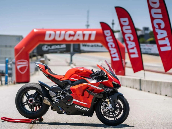 WSBK�������ϳ���ȴ����ס������Superleggera�����ഫ��